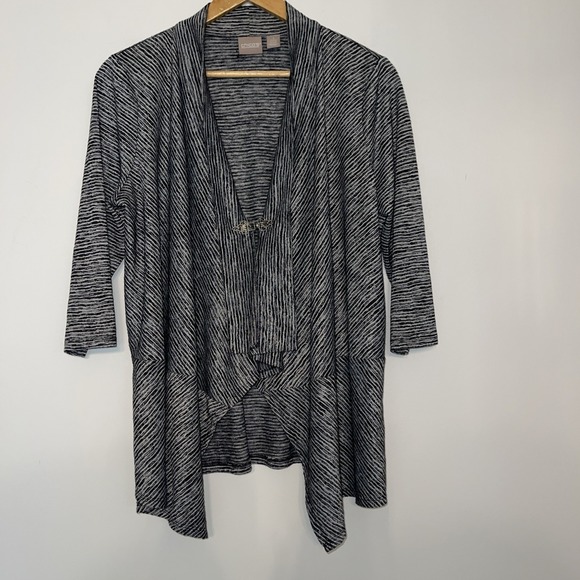 Chico's Sweaters - Chicos Size 1 Cardigan Black White Textured Clasp Front 3/4 Sleeve Womens